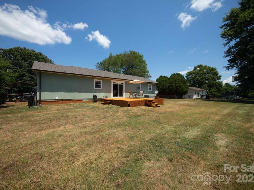 155 Old Airport Road, Statesville, NC 28677.  MLS# CAR4161080, YatesRealty ID 6388. 
