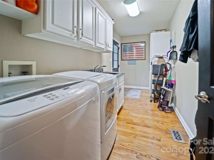 10235 Mount Holly Road, Charlotte, NC 28214.  MLS# CAR4177384, YatesRealty ID 639. 