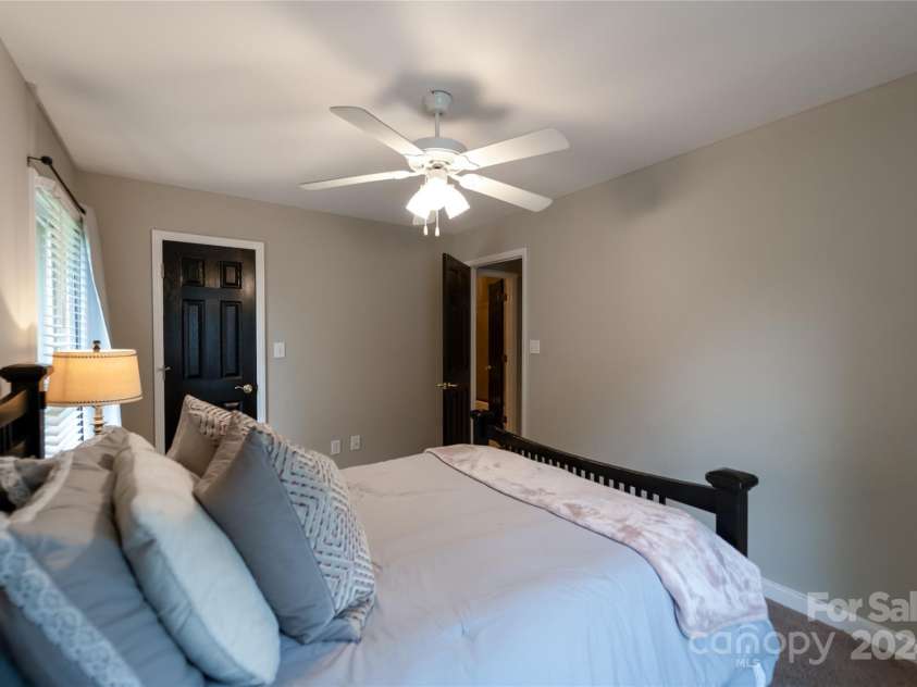 10235 Mount Holly Road, Charlotte, NC 28214.  MLS# CAR4177384, YatesRealty ID 639. 