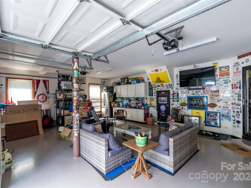 10235 Mount Holly Road, Charlotte, NC 28214.  MLS# CAR4177384, YatesRealty ID 639. 