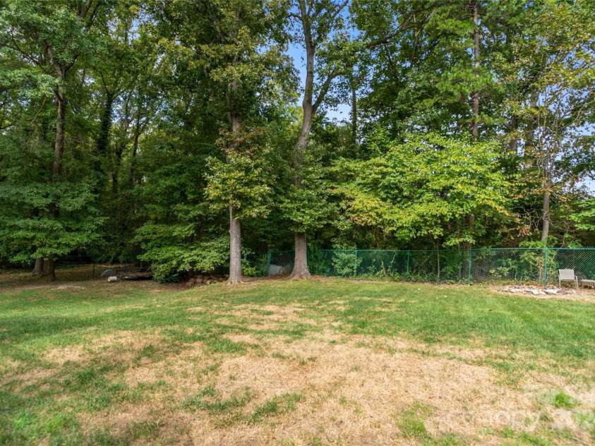 10235 Mount Holly Road, Charlotte, NC 28214.  MLS# CAR4177384, YatesRealty ID 639. 