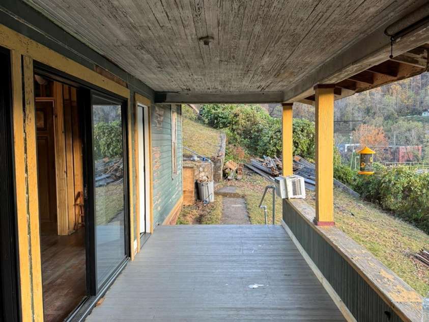 16 Drury Lane, Sylva, NC 28779.  MLS# CAR4320345, YatesRealty ID 639. 