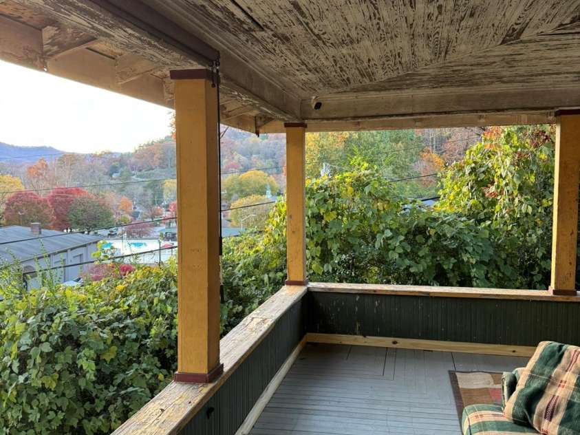 16 Drury Lane, Sylva, NC 28779.  MLS# CAR4320345, YatesRealty ID 639. 