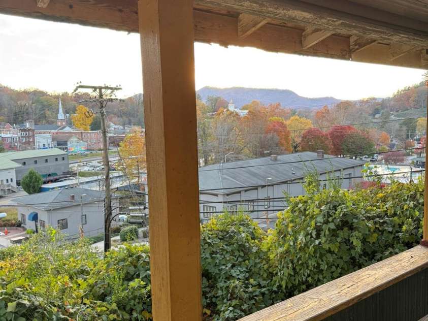 16 Drury Lane, Sylva, NC 28779.  MLS# CAR4320345, YatesRealty ID 639. 