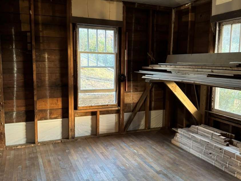 16 Drury Lane, Sylva, NC 28779.  MLS# CAR4320345, YatesRealty ID 639. 