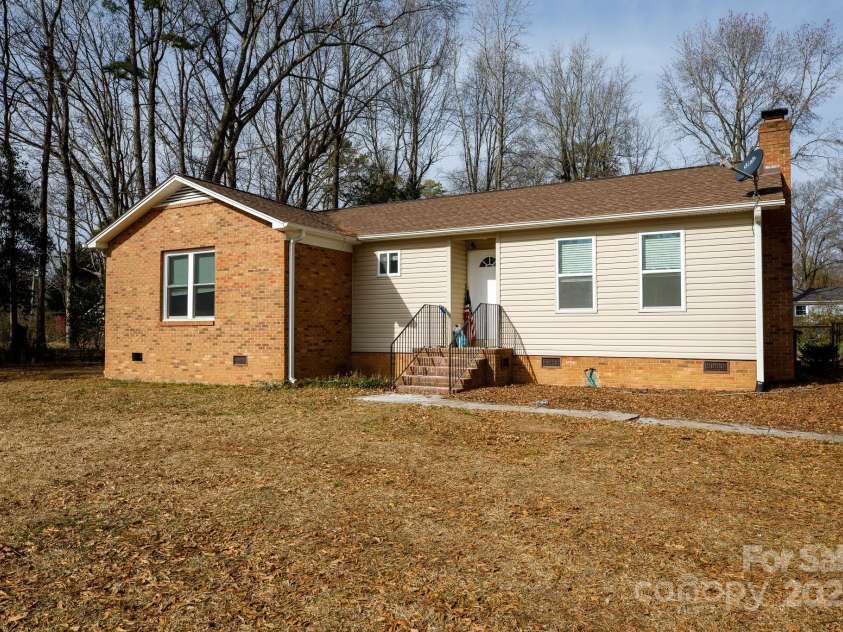 3988 Crestview Drive, Rock Hill, SC 29732.  MLS# CAR4216380, YatesRealty ID 639. 