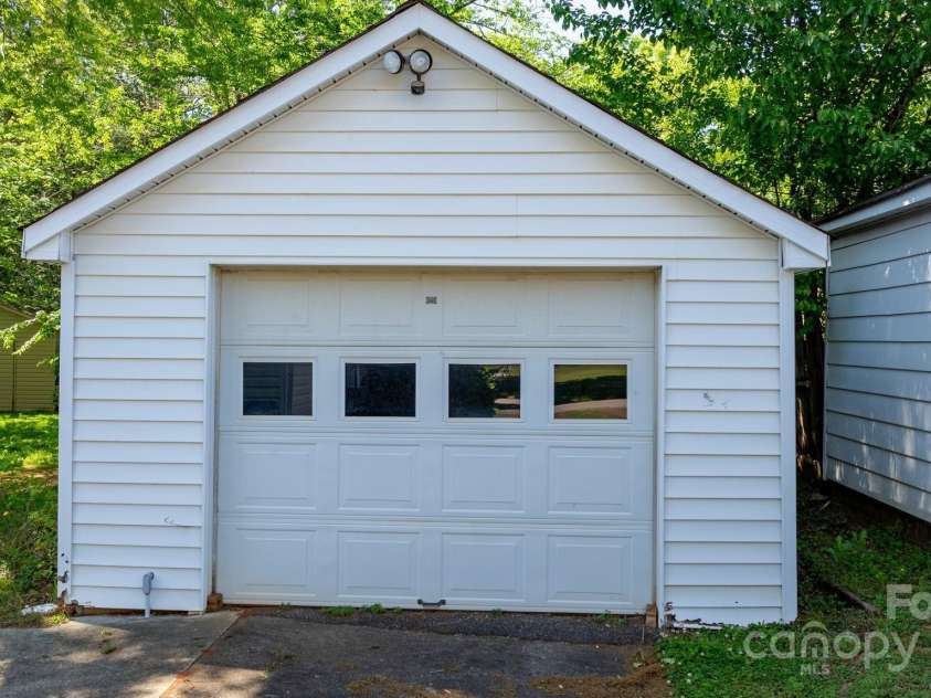 112 2nd Avenue, Maiden, NC 28650.  MLS# CAR4181421, YatesRealty ID 6390. 