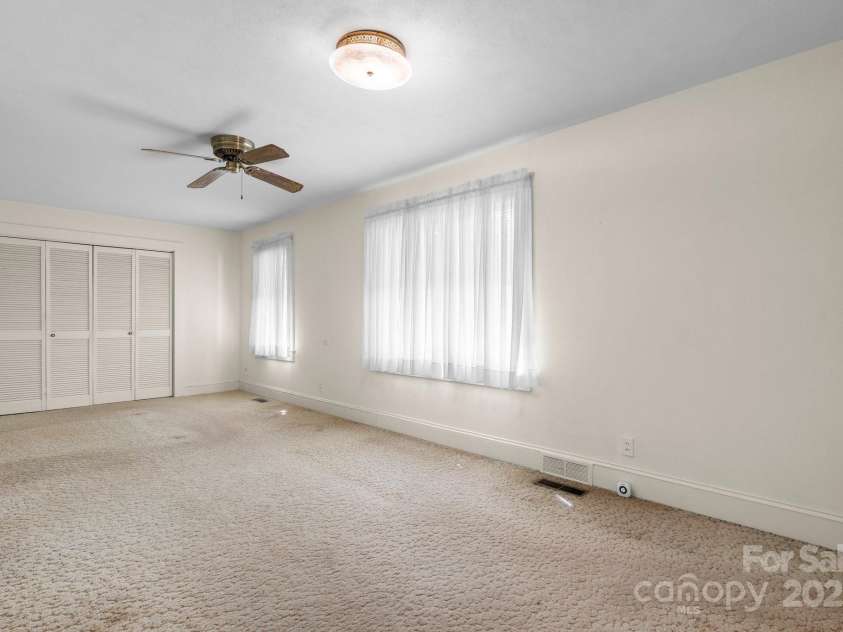 112 2nd Avenue, Maiden, NC 28650.  MLS# CAR4181421, YatesRealty ID 6390. 