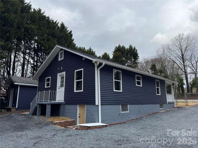 1809 C Street, Kannapolis, NC 28081.  MLS# CAR4349779, YatesRealty ID 6392. 