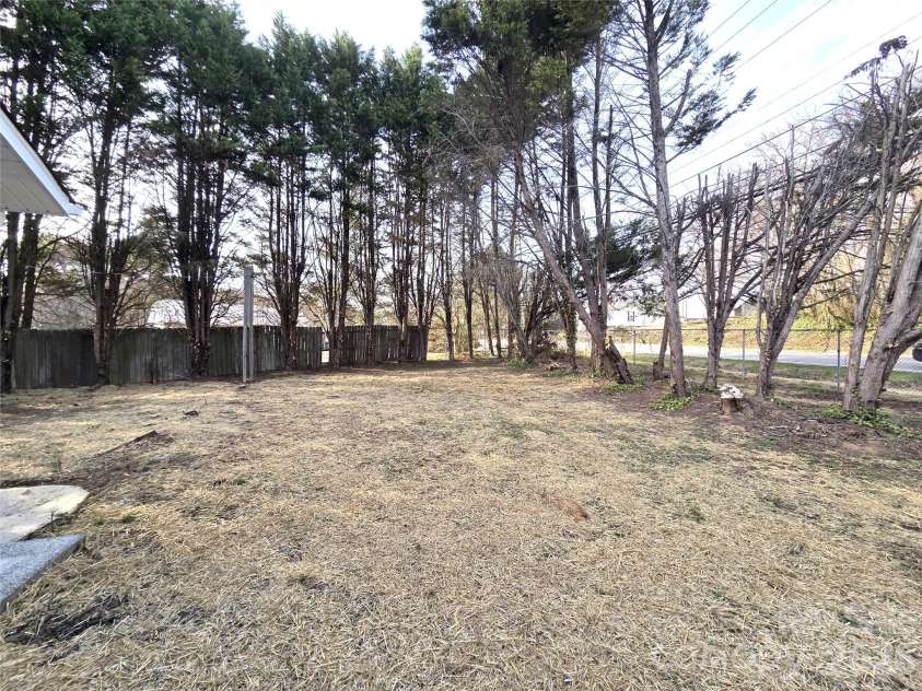 1809 C Street, Kannapolis, NC 28081.  MLS# CAR4349779, YatesRealty ID 6392. 