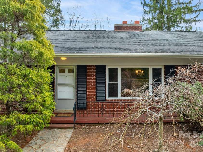 474 Main Street, Mars Hill, NC 28754.  MLS# CAR4228521, YatesRealty ID 6392. 