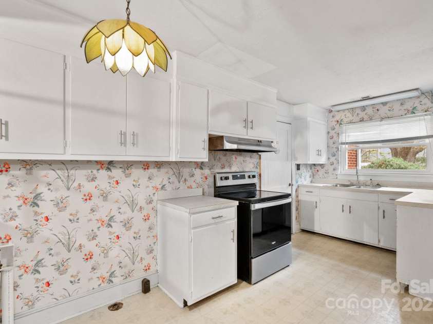 474 Main Street, Mars Hill, NC 28754.  MLS# CAR4228521, YatesRealty ID 6392. 