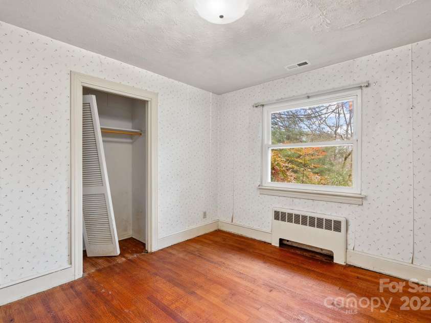 474 Main Street, Mars Hill, NC 28754.  MLS# CAR4228521, YatesRealty ID 6392. 