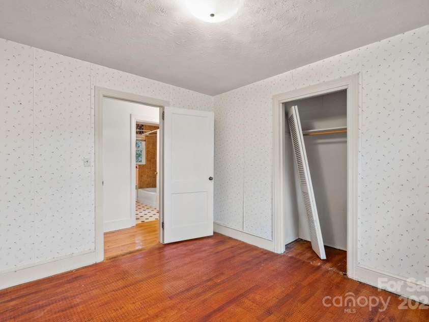 474 Main Street, Mars Hill, NC 28754.  MLS# CAR4228521, YatesRealty ID 6392. 