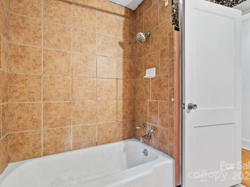 474 Main Street, Mars Hill, NC 28754.  MLS# CAR4228521, YatesRealty ID 6392. 