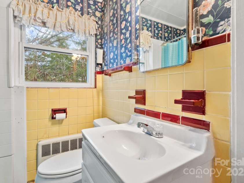 474 Main Street, Mars Hill, NC 28754.  MLS# CAR4228521, YatesRealty ID 6392. 