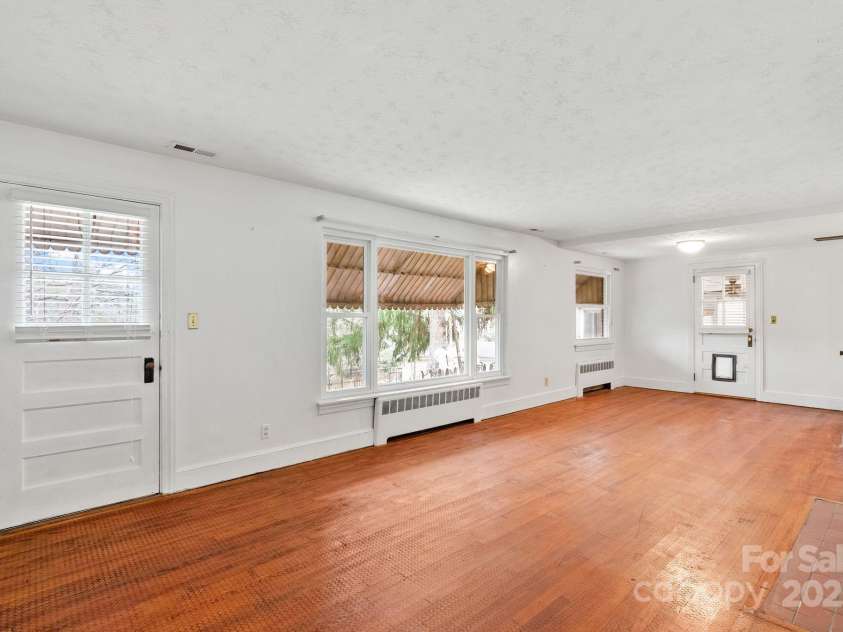 474 Main Street, Mars Hill, NC 28754.  MLS# CAR4228521, YatesRealty ID 6392. 