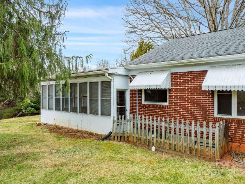 474 Main Street, Mars Hill, NC 28754.  MLS# CAR4228521, YatesRealty ID 6392. 