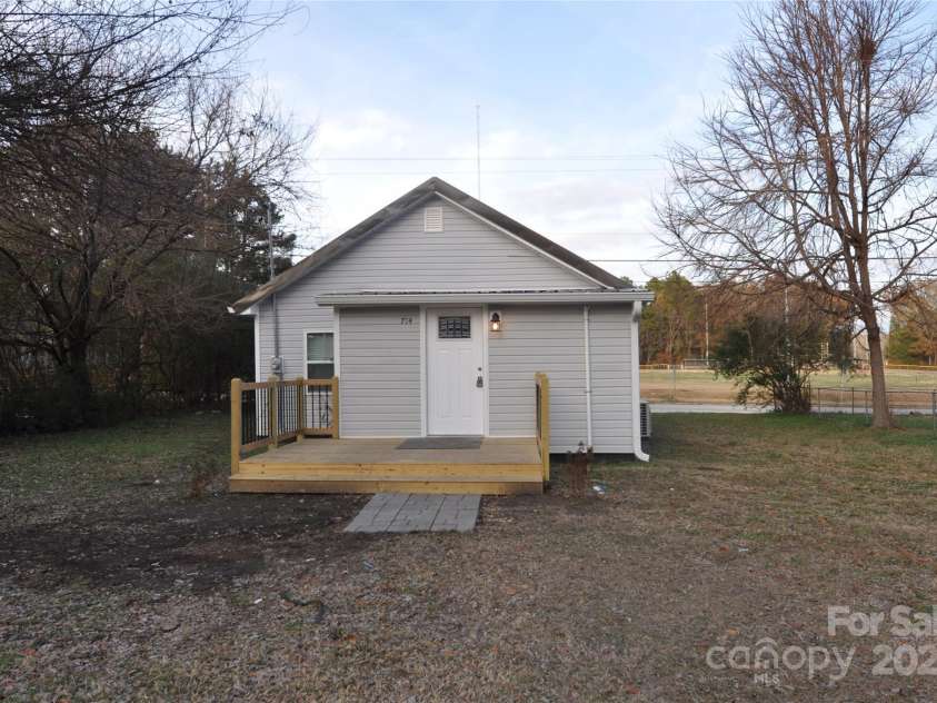 714 Webber Avenue, Chester, SC 29706.  MLS# CAR4207709, YatesRealty ID 6393. 