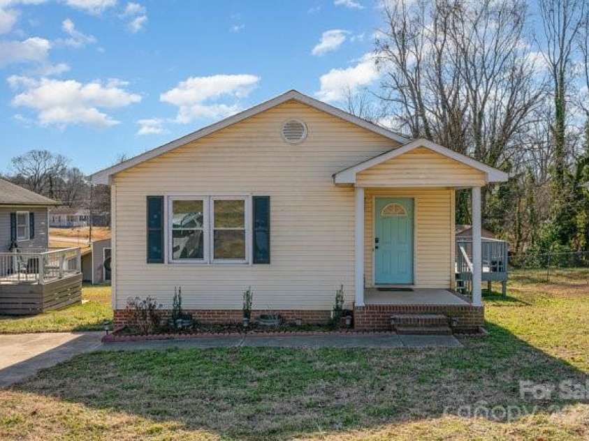 222 Alabama Avenue, Bessemer City, NC 28016.  MLS# CAR4208114, YatesRealty ID 6394. 
