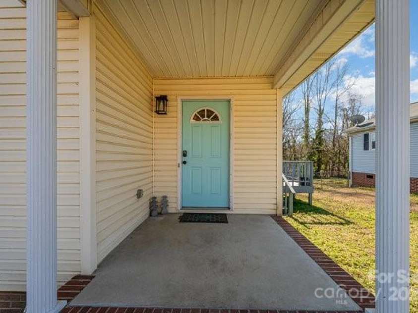 222 Alabama Avenue, Bessemer City, NC 28016.  MLS# CAR4208114, YatesRealty ID 6394. 