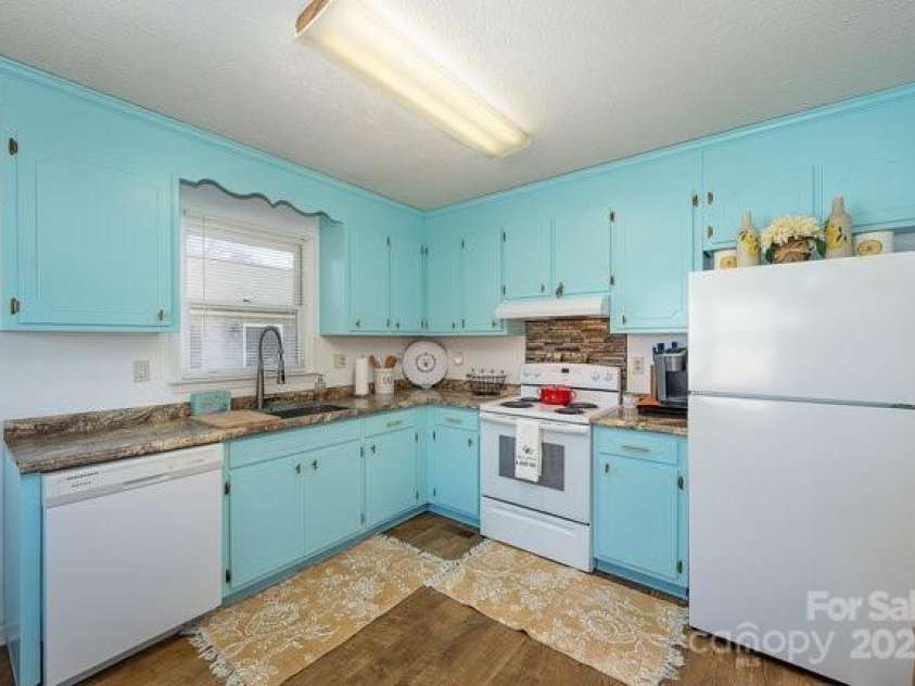 222 Alabama Avenue, Bessemer City, NC 28016.  MLS# CAR4208114, YatesRealty ID 6394. 