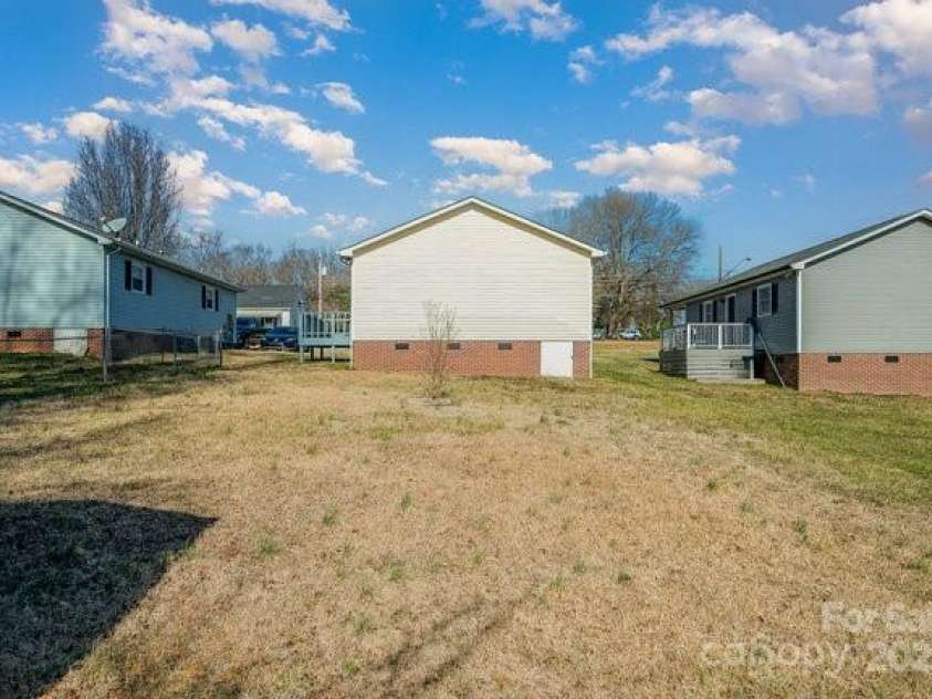 222 Alabama Avenue, Bessemer City, NC 28016.  MLS# CAR4208114, YatesRealty ID 6394. 