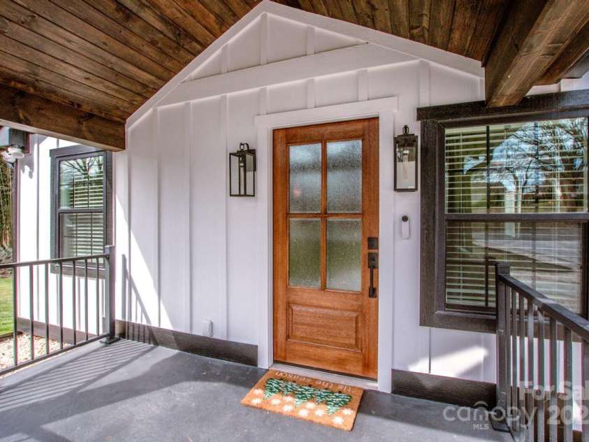 1331 14th Street, Hickory, NC 28601.  MLS# CAR4232871, YatesRealty ID 6395. 