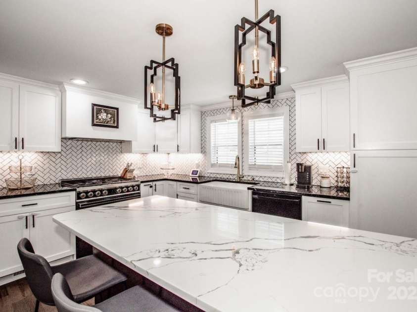 1331 14th Street, Hickory, NC 28601.  MLS# CAR4232871, YatesRealty ID 6395. 