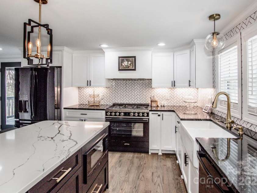 1331 14th Street, Hickory, NC 28601.  MLS# CAR4232871, YatesRealty ID 6395. 