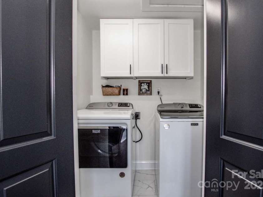 1331 14th Street, Hickory, NC 28601.  MLS# CAR4232871, YatesRealty ID 6395. 