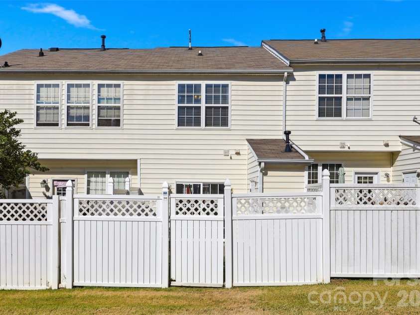 727 Shellstone Place, Fort Mill, SC 29708.  MLS# CAR4359626, YatesRealty ID 6396. 