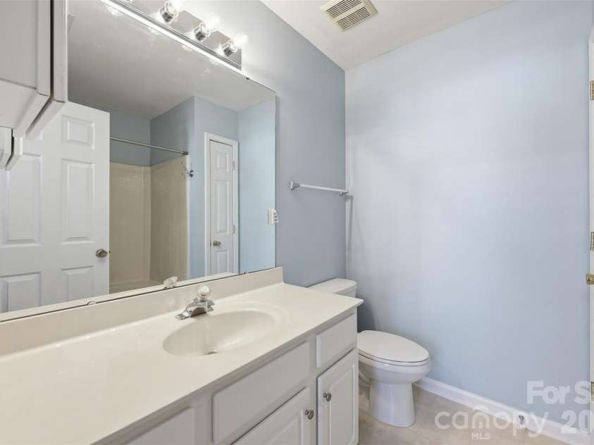 727 Shellstone Place, Fort Mill, SC 29708.  MLS# CAR4359626, YatesRealty ID 6396. Primary bedroom ensuite