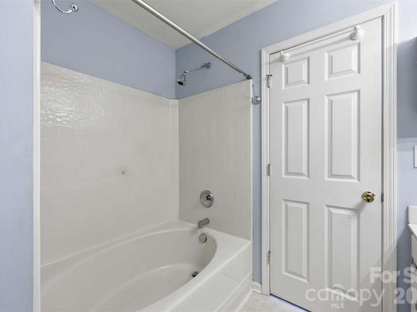 727 Shellstone Place, Fort Mill, SC 29708.  MLS# CAR4359626, YatesRealty ID 6396. Primary bedroom ensuite
