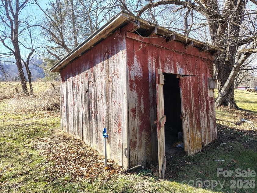 166 Old Helton School Road, Lansing, NC 28643.  MLS# CAR4333669, YatesRealty ID 6398. 