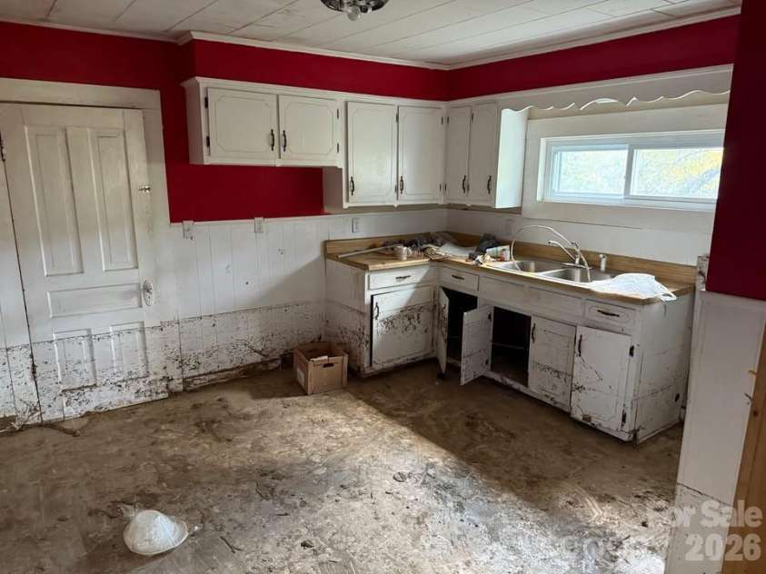 166 Old Helton School Road, Lansing, NC 28643.  MLS# CAR4333669, YatesRealty ID 6398. 