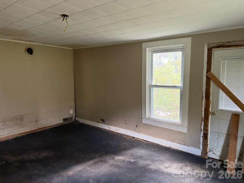 166 Old Helton School Road, Lansing, NC 28643.  MLS# CAR4333669, YatesRealty ID 6398. 