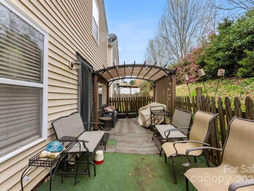 2011 Dunsmore Lane, Waxhaw, NC 28173.  MLS# CAR4240231, YatesRealty ID 64. 