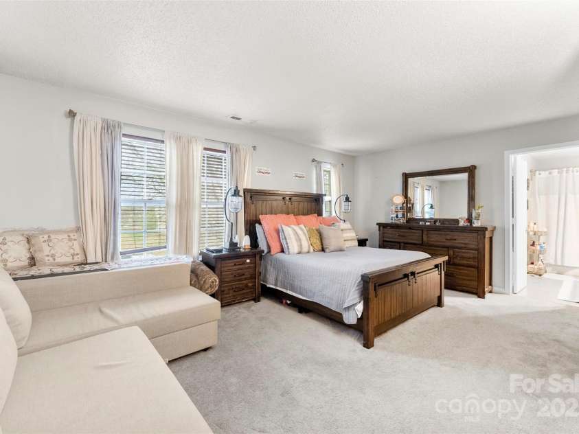 2011 Dunsmore Lane, Waxhaw, NC 28173.  MLS# CAR4240231, YatesRealty ID 64. Master Bethroom