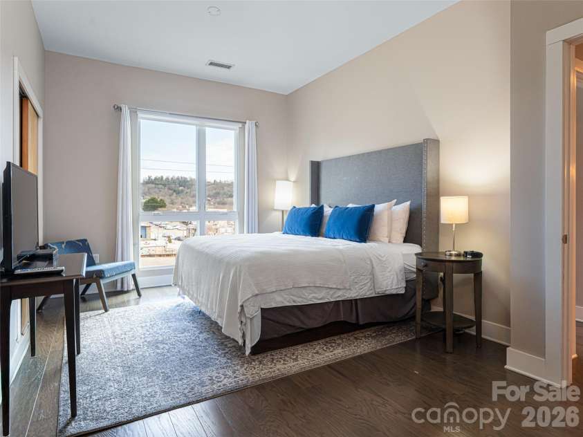 45 Asheland Avenue, Asheville, NC 28801.  MLS# CAR4342608, YatesRealty ID 64. 