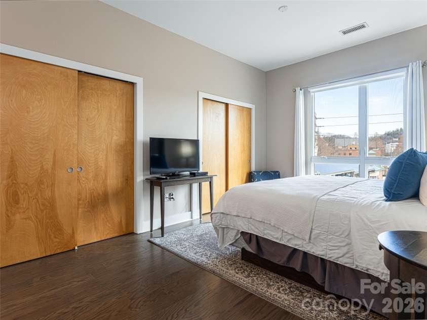 45 Asheland Avenue, Asheville, NC 28801.  MLS# CAR4342608, YatesRealty ID 64. 