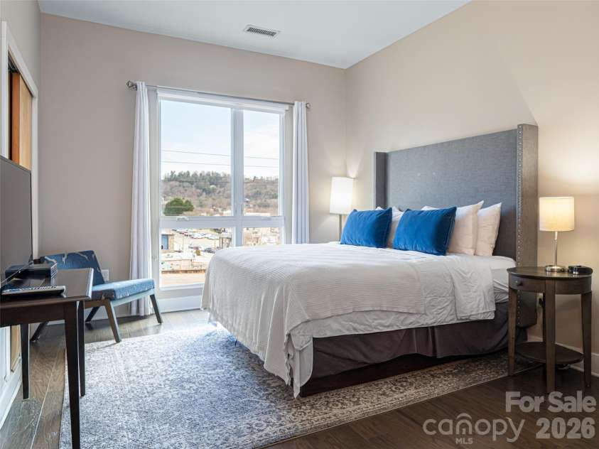 45 Asheland Avenue, Asheville, NC 28801.  MLS# CAR4342608, YatesRealty ID 64. 