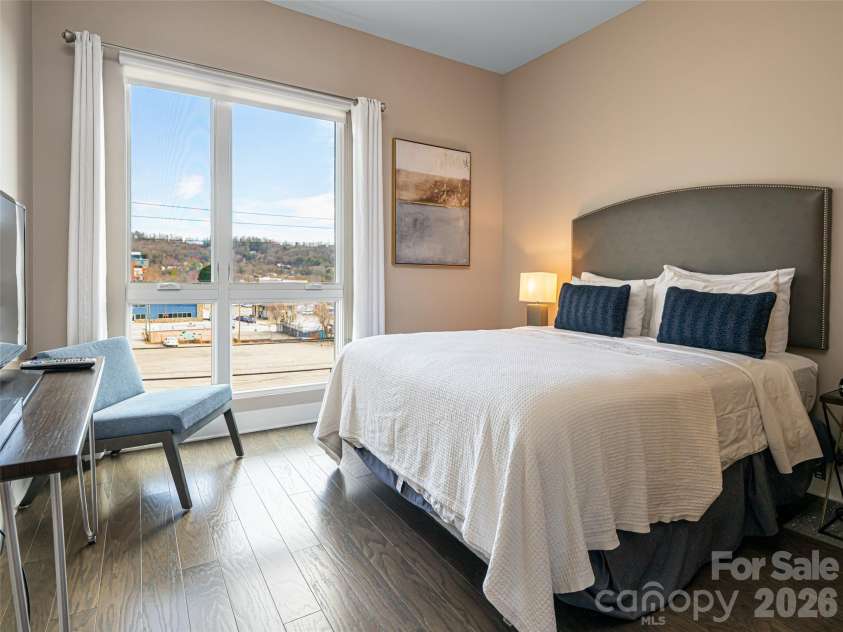 45 Asheland Avenue, Asheville, NC 28801.  MLS# CAR4342608, YatesRealty ID 64. 