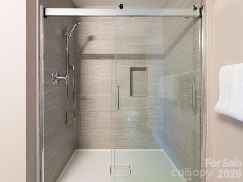 45 Asheland Avenue, Asheville, NC 28801.  MLS# CAR4342608, YatesRealty ID 64. 