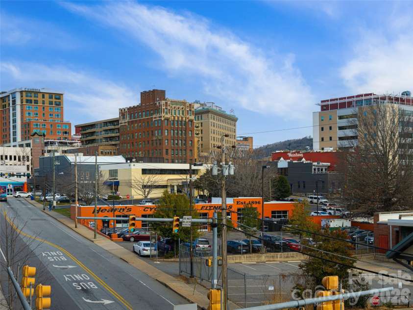 45 Asheland Avenue, Asheville, NC 28801.  MLS# CAR4342608, YatesRealty ID 64. 