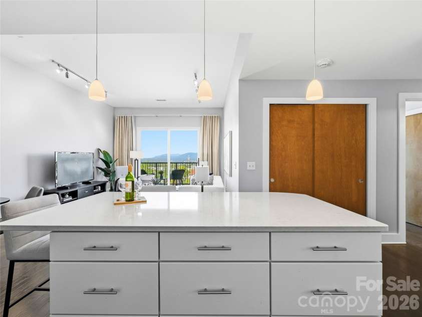 45 Asheland Avenue, Asheville, NC 28801.  MLS# CAR4417064, YatesRealty ID 64. 