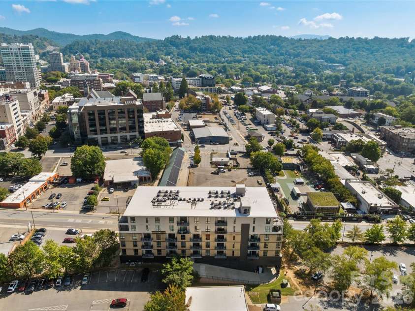 45 Asheland Avenue, Asheville, NC 28801.  MLS# CAR4417064, YatesRealty ID 64. 