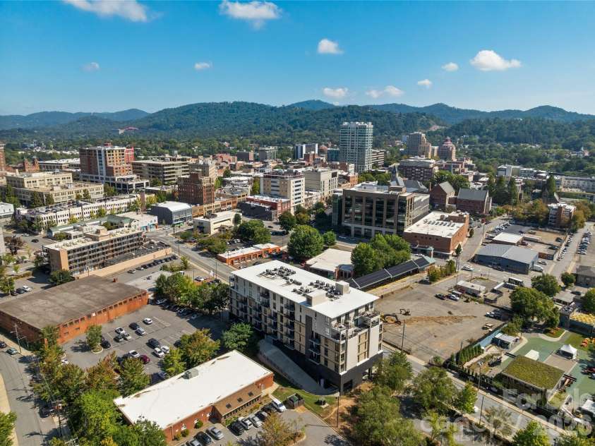 45 Asheland Avenue, Asheville, NC 28801.  MLS# CAR4417064, YatesRealty ID 64. 