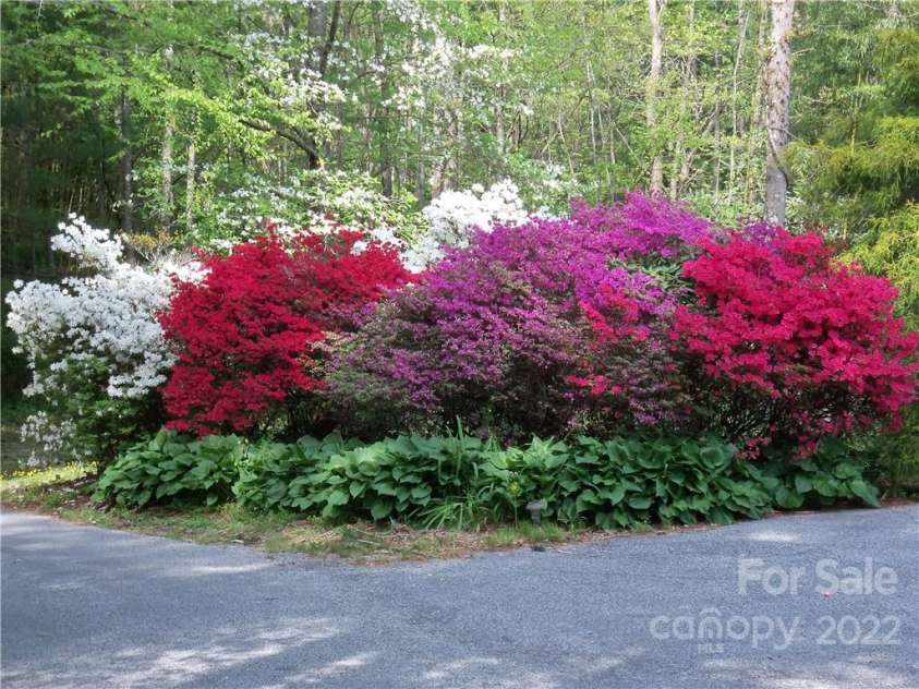 675 Harris Street, Spruce Pine, NC 28777.  MLS# CAR3880075, YatesRealty ID 640. 