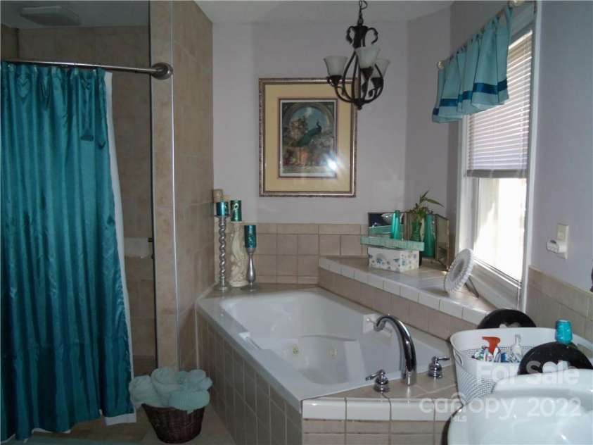 675 Harris Street, Spruce Pine, NC 28777.  MLS# CAR3880075, YatesRealty ID 640. 